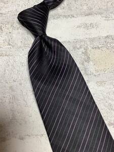 新品最高級　日本製シルクネクタイ！京都織物使用　ダークなパープルラインの柄ストライプ　柔らか薄い芯使用