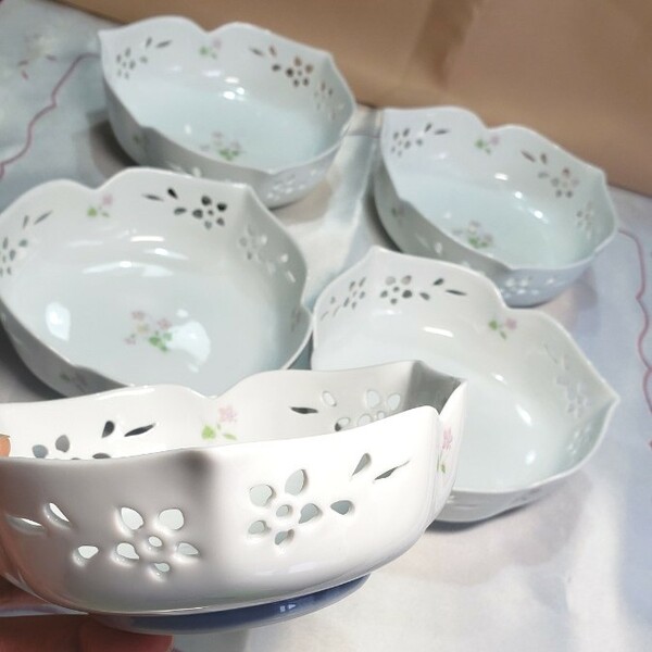 中古品 皿 花柄 飾り穴あき皿 透かし小鉢 5枚セット