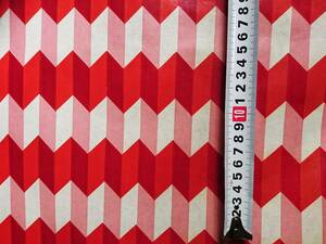 ヴィンテージ＆レトロ スイス製 ワックスペーパー 包装紙 (赤、白、ピンクのひだ模様)