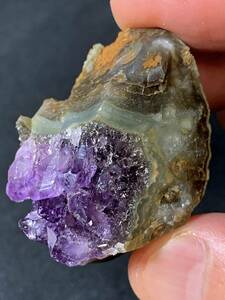 紫水晶（アメシスト）2ー4・32g（鉱物標本）