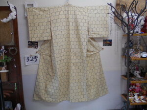 さなえ325　黄色地に亀甲紋　単衣着物　中古品　実用　リメイク　古布　越前蔵うぶ出し