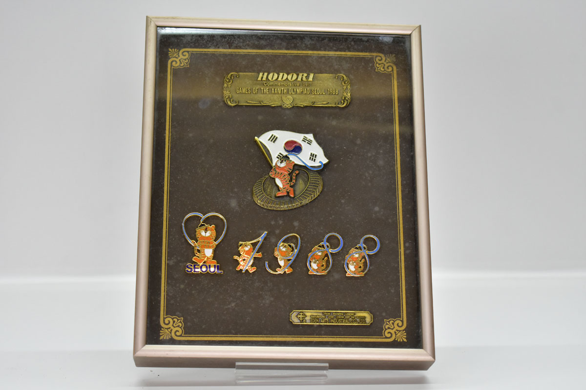 50%割引【ラッピング不可】 1988 ソウルオリンピック 記念 ピンバッチ セット ホドリ キャラクターグッズ おもちゃ-MASFEDMYM.COM