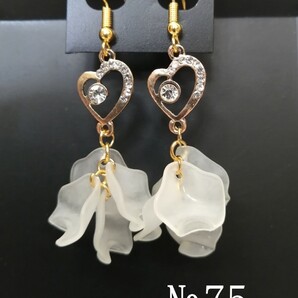 小ぶり花びら&ハート ピアス チャーム イヤリング