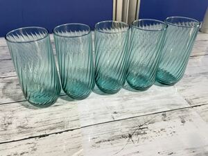 22A03-80:グリーンガラス　5個　まとめて　貝殻模様　アリエルの様なグラス　昭和レトロ