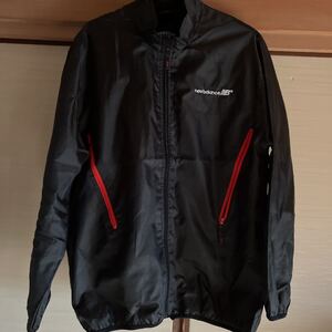new balanceウインドブレーカー