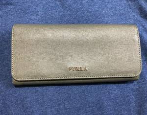 FURLA 二つ折り長財布　モスグリーン