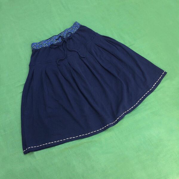 【未使用・未着用】ベルメゾン／ステッチの入った紺色スカート