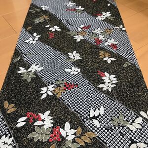 ★着物ハギレ 南天文たたき染め 黒★ 140リメイク アンティーク はぎれ