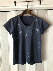 ◆メガスポーツ/リーフ柄のVネックTシャツ◆sp