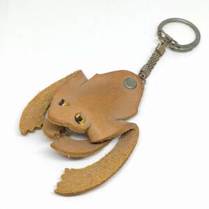キーホルダー カエル 革細工 かえる 蛙 皮の部分のサイズ：約7.8×6×2.5㎝ 【2968】【K306】
