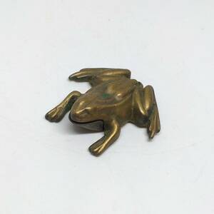 カエルの金具 真鍮製 かえる カエル 蛙 置物 約4×3.8×1.3㎝ 約22g 【2978】【K306】