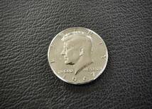 1967年 ケネディ50セント銀貨　送料無料（13867）シルバー400　USA 貨幣　ハーフダラー アメリカ 硬貨_画像1