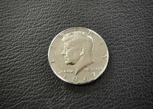 1967年 ケネディ50セント銀貨　送料無料（13867）シルバー400　USA 貨幣　ハーフダラー アメリカ 硬貨