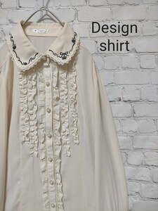 Design shirt　vintage　フリル　お姫様　刺繍　ブラウス　飾りボタン　金色