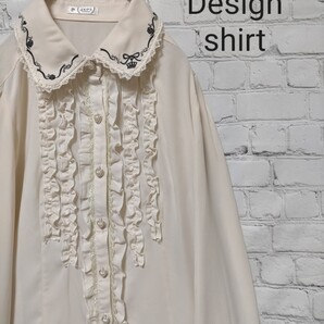 Design shirt vintage フリル お姫様 刺繍 ブラウス 飾りボタン 金色