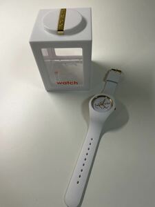 ice watch アイスウォッチ クォーツ Disney 10 YEARS ラバーバンド ホワイト 白 腕時計 ケース 付き　稼働品