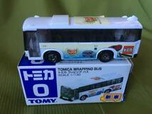 トミカTOMY■0 三菱ふそう トミカ ラッピングバス(新車シール貼付け)_画像1