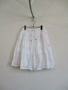 GAP white ground Gold pattern go in flair skirt (USED31817