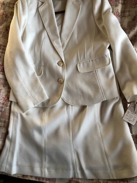 新品　スーツ　ホワイト　ジャケット　スカート　13号 フォーマル