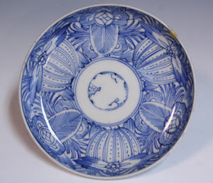 * blue **[SALE][ prompt decision ] old Imari / blue and white ceramics line . flower writing . size plate / scratch equipped / Edo era ( medium-sized dish life antique tableware old fine art K256