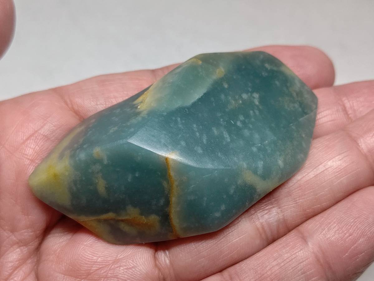濃青 134g 翡翠原石 鉱物 誕生石 鑑賞石 翡翠 原石 自然石 水石 ヒスイ