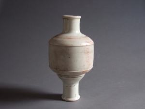 excellent article rare article white porcelain . glaze adjustment for kiln tool ceramics and porcelain tool old .. see establish. flower vase objet d'art 2