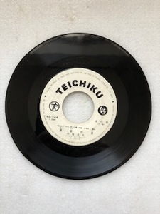 １４４７　レコード　ＥＰ７インチ４５rpm　白盤　蘇鉄の実、奄美恋歌　田端義夫　長期保管品　ジャケット無し　白盤