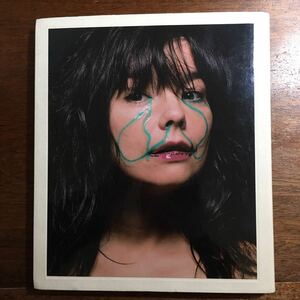 珍しいイタリア版 洋書 Bjork / ビョーク 写真集 作品集 コレクターズアイテム レア 希少