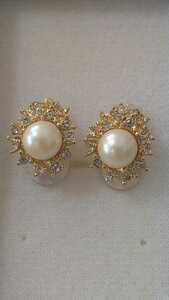 *NINA RICCI stamp * elegant impression *1 bead pearl biju-× rhinestone × Gold color * earrings * Nina Ricci *