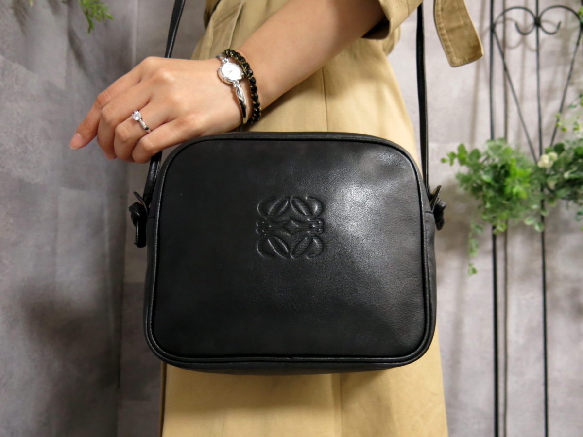 最大81%オフ! ✨LOEWE✨ショルダーバッグ アナグラム ブラック 裏地