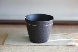 ** Shigaraki ..,....***. black . free cup **