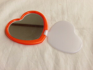  hand-mirror compact *