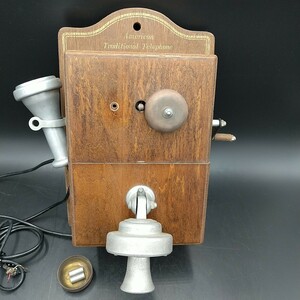 [100i398] アメリカ製　壁掛 電話機 木製 アンティーク 骨董　ヴィンテージ　インテリア　家具　オブジェ　小道具　ジャンク品
