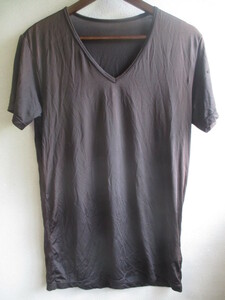 【ユニクロ】 Tシャツ メンズ サイズ:Ｌ 色:ブラック 身丈:71 身幅:44 肩幅:42/IAU