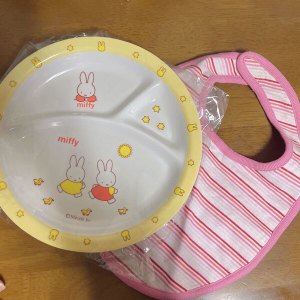新品 ミッフィー お皿 スタイ お食事セット 離乳食 プレート皿 新生児