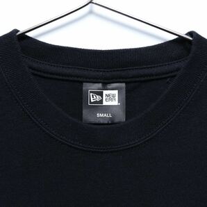 【送料無料】NEW ERA(ニューエラ)/バイザーステッカーロゴ Tシャツ/半袖/ブラック×ゴールド/Sサイズの画像4