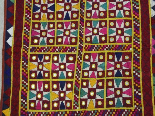 楽布特選 83671 インドのミラーワーク刺繍飾り布 k, ハンドメイド作品, インテリア, 雑貨, パネル, タペストリー