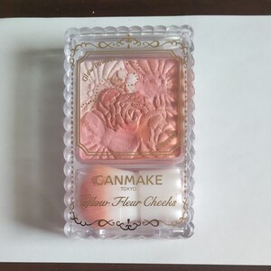 キャンメイク グロウフルールチークス CANMAKE