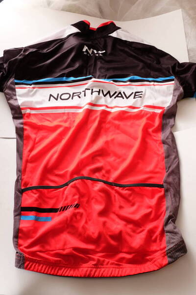 送無料 northwave ジャージ 半袖 黒赤 ノースウェーブ