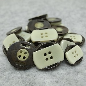 FB143 ボタン (WH) サイズアソート 27個 (約20mm x12 約18mm x3 約15mm x12) ※商品説明必読・長期在庫品・難あり