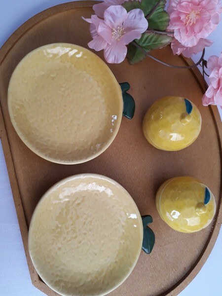 お値下げ　柚型のお皿　蓋付き小鉢　4点セット　ゆず　柑橘　豆皿　取り皿　お祝い　花見