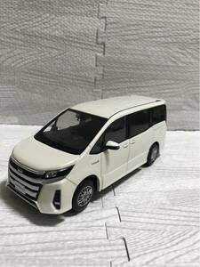 1/30 新型ノア NOAH 後期 カラーサンプル ミニカー 非売品 ホワイトパールクリスタルシャイン