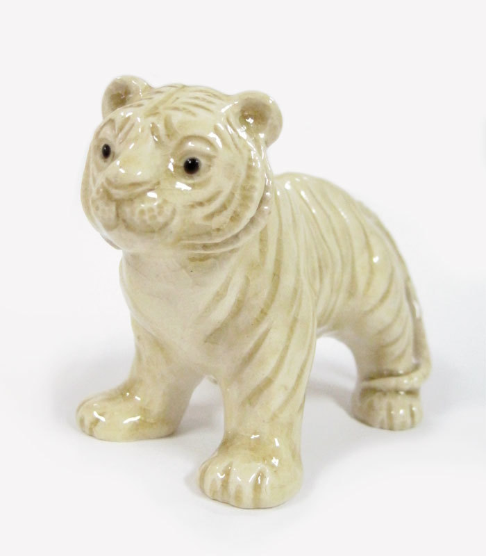 [Creative pottery *masayuki] Tiger with gentle expression *Total length 13cm*Figurine, handmade works, interior, miscellaneous goods, ornament, object