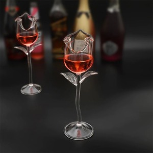 ■バラのデザイン ワイングラス オシャレ プレゼント 飾り 記念日 お祝い カクテルグラス シャンパングラス お酒