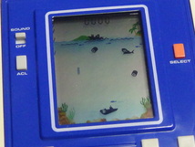 再値下 レトロ 懐かしのゲーム 激戦Ｕボート バンダイ made in japan 日本製 ソーラーパネル 携帯 コンパクト 動作品 おもちゃ LSI LCD_画像2