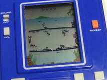 再値下 レトロ 懐かしのゲーム 激戦Ｕボート バンダイ made in japan 日本製 ソーラーパネル 携帯 コンパクト 動作品 おもちゃ LSI LCD_画像3