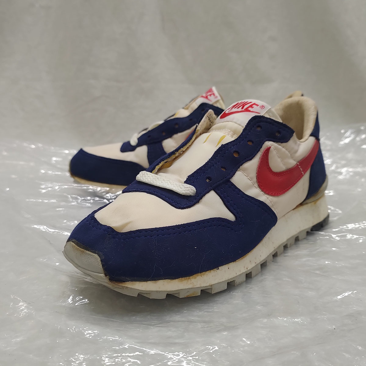 ヤフオク! -「nike 85年」の落札相場・落札価格