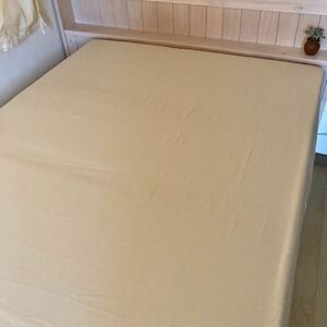 シングルサイズボックスシーツ ベージュ 100×200cm 寝具 ベッドマットの厚み：10cmから20cm程度対応