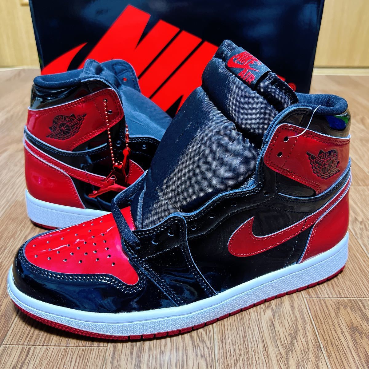 Nike WMNS Air Jordan 1 Retro High OG Satin Bred 27 5CM｜PayPayフリマ