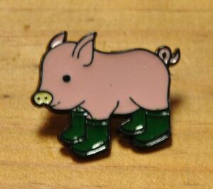 USA インポート Pins Badge ピンズ ピンバッジ ラペルピン 画鋲 ピン 豚 ブタ 子豚 子ブタ かわいい 長靴 赤 161-2
